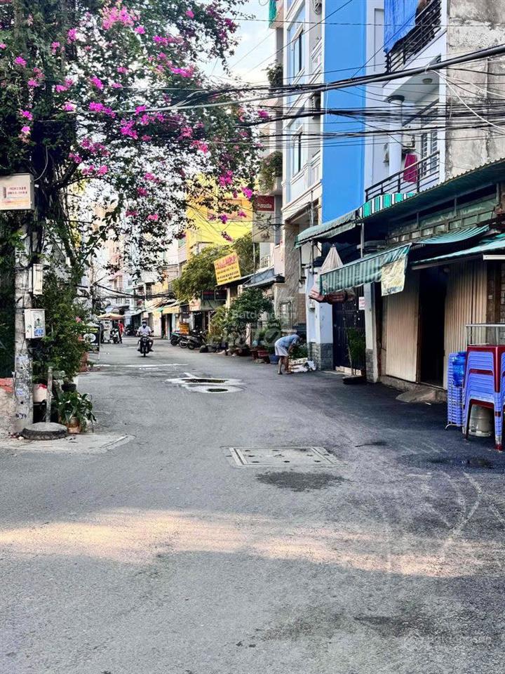 Vị trí vàng  hẻm xe hơi sau 1 căn mặt tiền hồ biểu chánh, phú nhuận