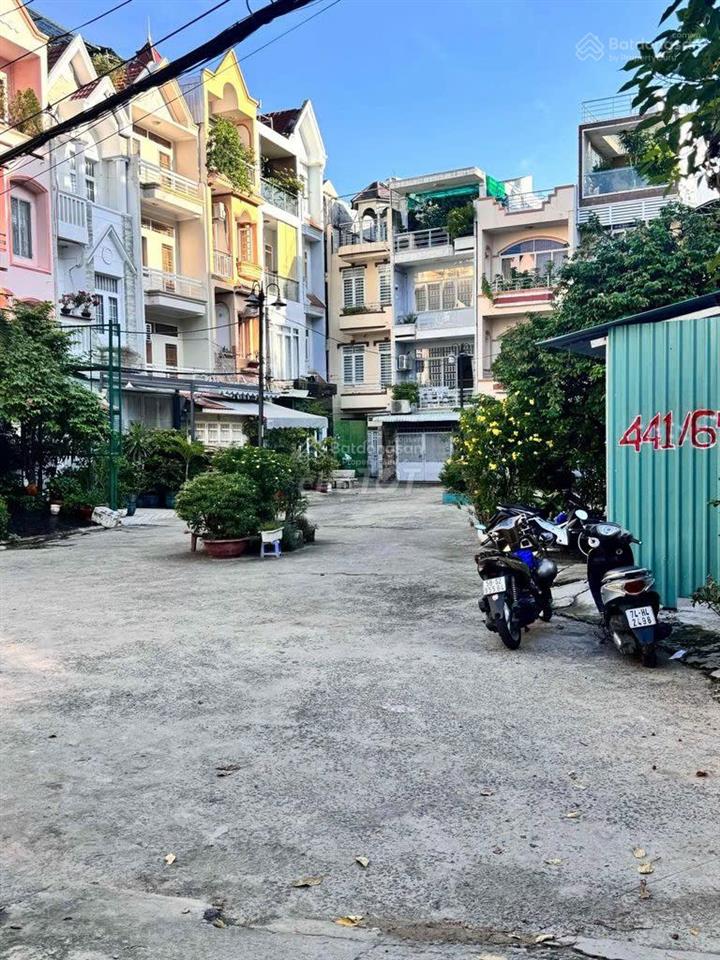Vị trí vàng  hẻm xe hơi sau 1 căn mặt tiền hồ biểu chánh, phú nhuận