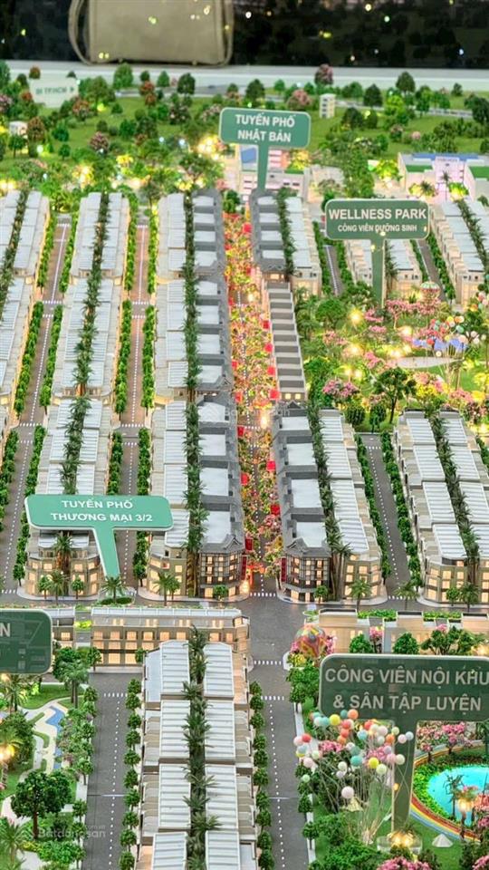 Nhà phố vinhomes mt đường 15m tại vinhomes green city chỉ cần t.toán 600tr đồng. dt 60m2