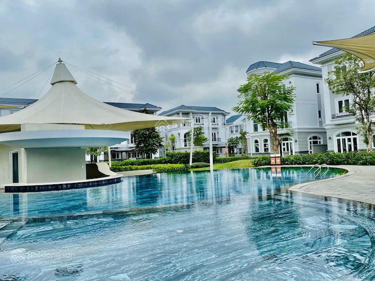 Biệt thự góc, ngay hồ bơi. dt 215m2, chỉ 28 tỷ  0902 746 ***
