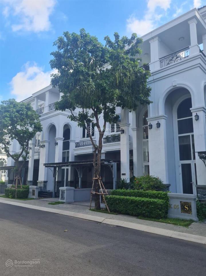 Biệt thự góc, ngay hồ bơi. dt 215m2, chỉ 28 tỷ  0902 746 ***