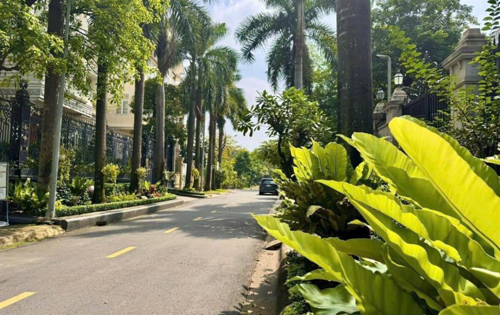 Biệt thự khu compound river mark, mt sông sài gòn, đối diện landmark 81.  0902 746 ***