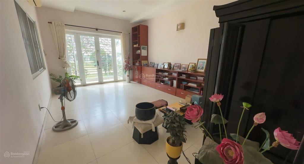 Bán đất tặng nhà. dt 7x24, nhà 4 tầng, đã có sổ, chỉ 8,8 tỷ.  0902 746 ***