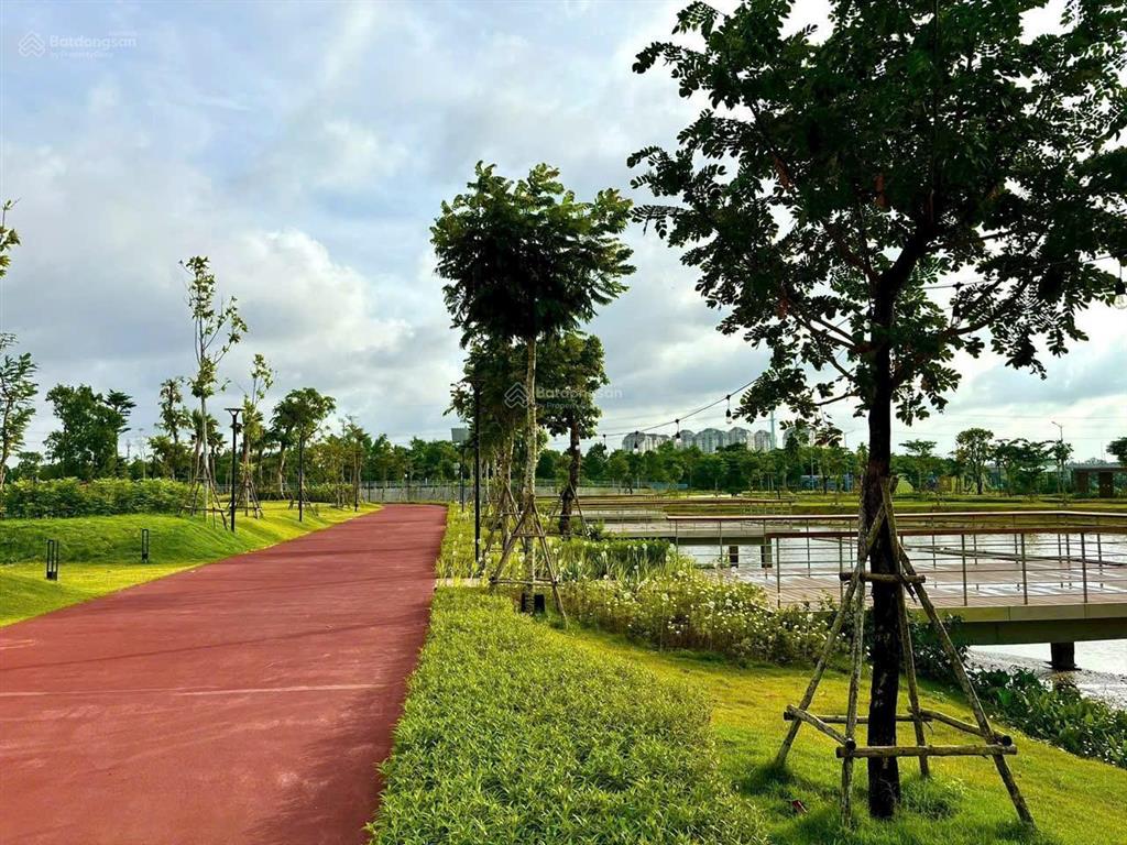 Biệt thự vườn khu compound. dt 6x19m. nhà 3 mặt sông. chỉ trả 20% nhận nhà.  0902.746,319