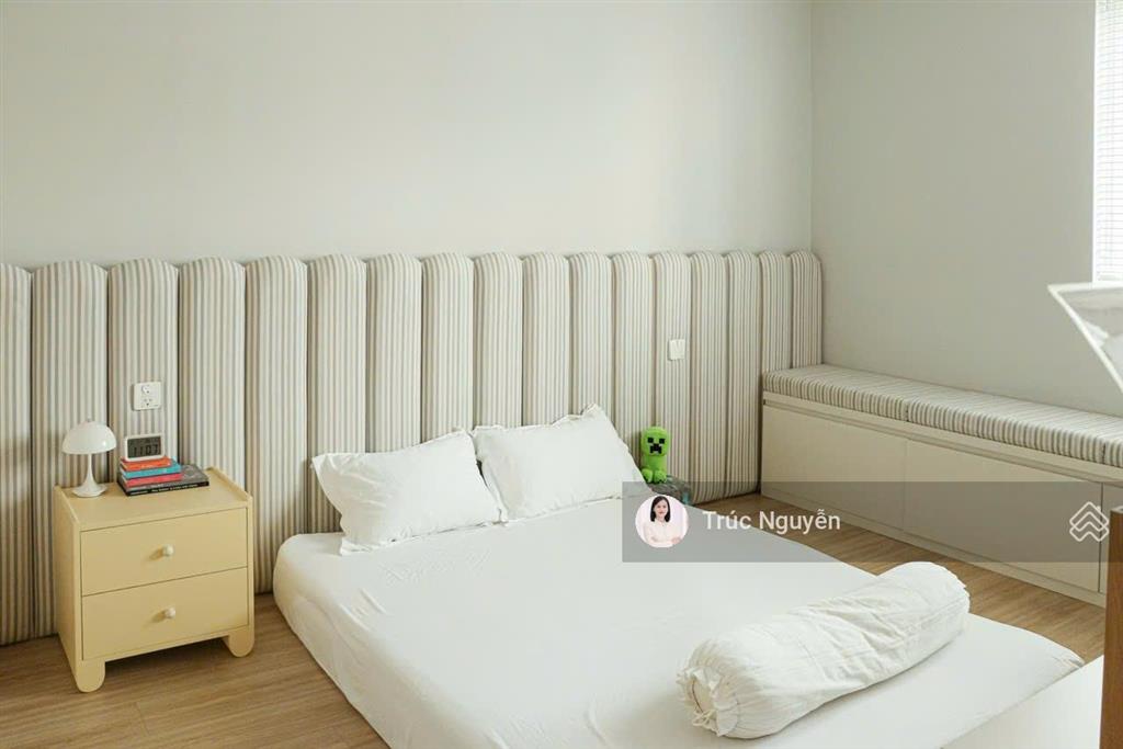 Cho thuê biệt thự tân cổ điển có hồ bơi, nhà mới full nội thất, có thang máy. 0902 746 ***