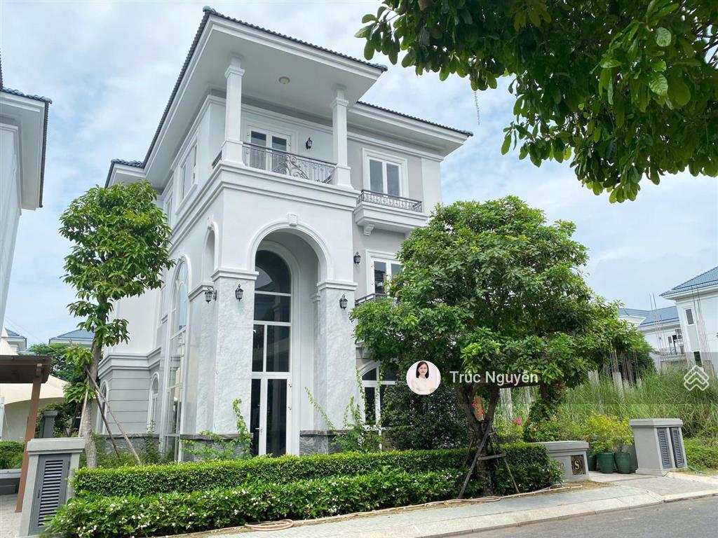 Cho thuê biệt thự tân cổ điển có hồ bơi, nhà mới full nội thất, có thang máy. 0902 746 ***