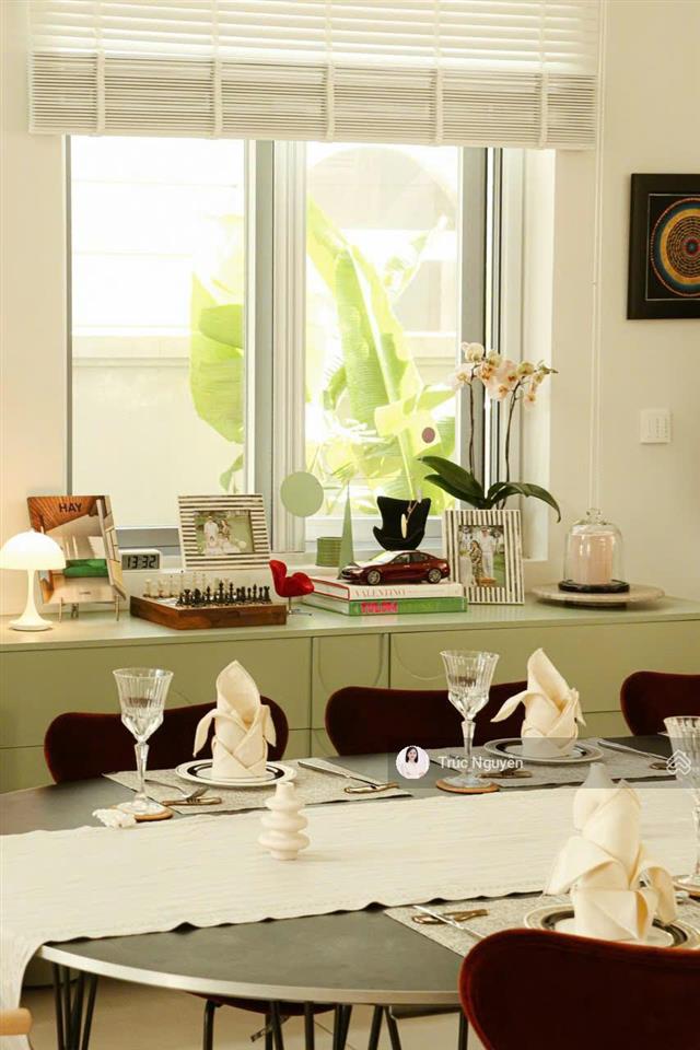 Cho thuê biệt thự tân cổ điển có hồ bơi, nhà mới full nội thất, có thang máy. 0902 746 ***