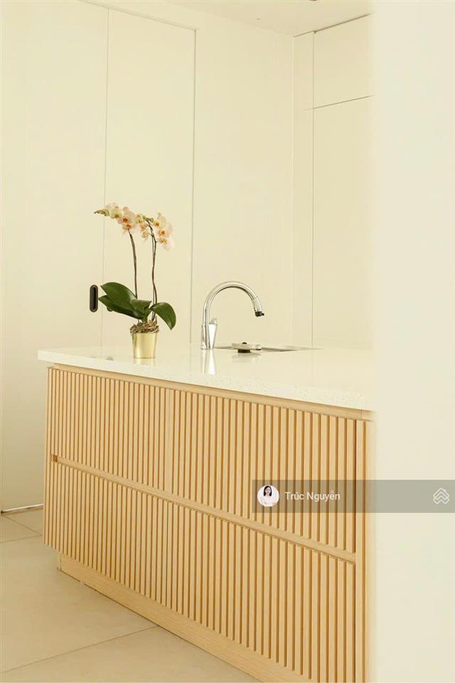 Cho thuê biệt thự tân cổ điển có hồ bơi, nhà mới full nội thất, có thang máy. 0902 746 ***