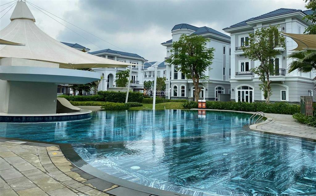 Chủ đi định cư cần bán biệt thự góc, ngay hồ bơi, vị trí cực hiếm.  0902 746 ***