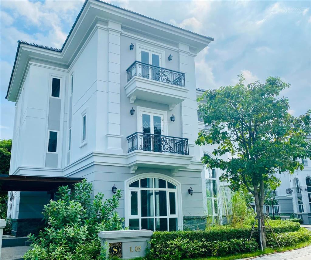 Chủ đi định cư cần bán biệt thự góc, ngay hồ bơi, vị trí cực hiếm.  0902 746 ***