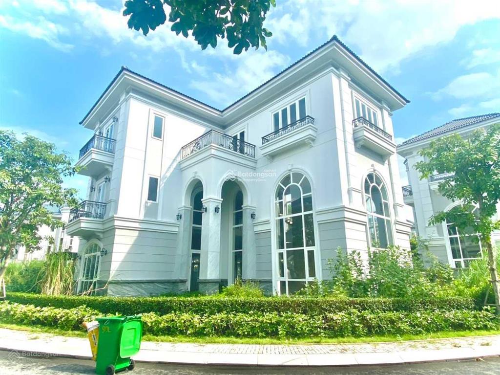 Chủ đi định cư cần bán biệt thự góc, ngay hồ bơi, vị trí cực hiếm.  0902 746 ***