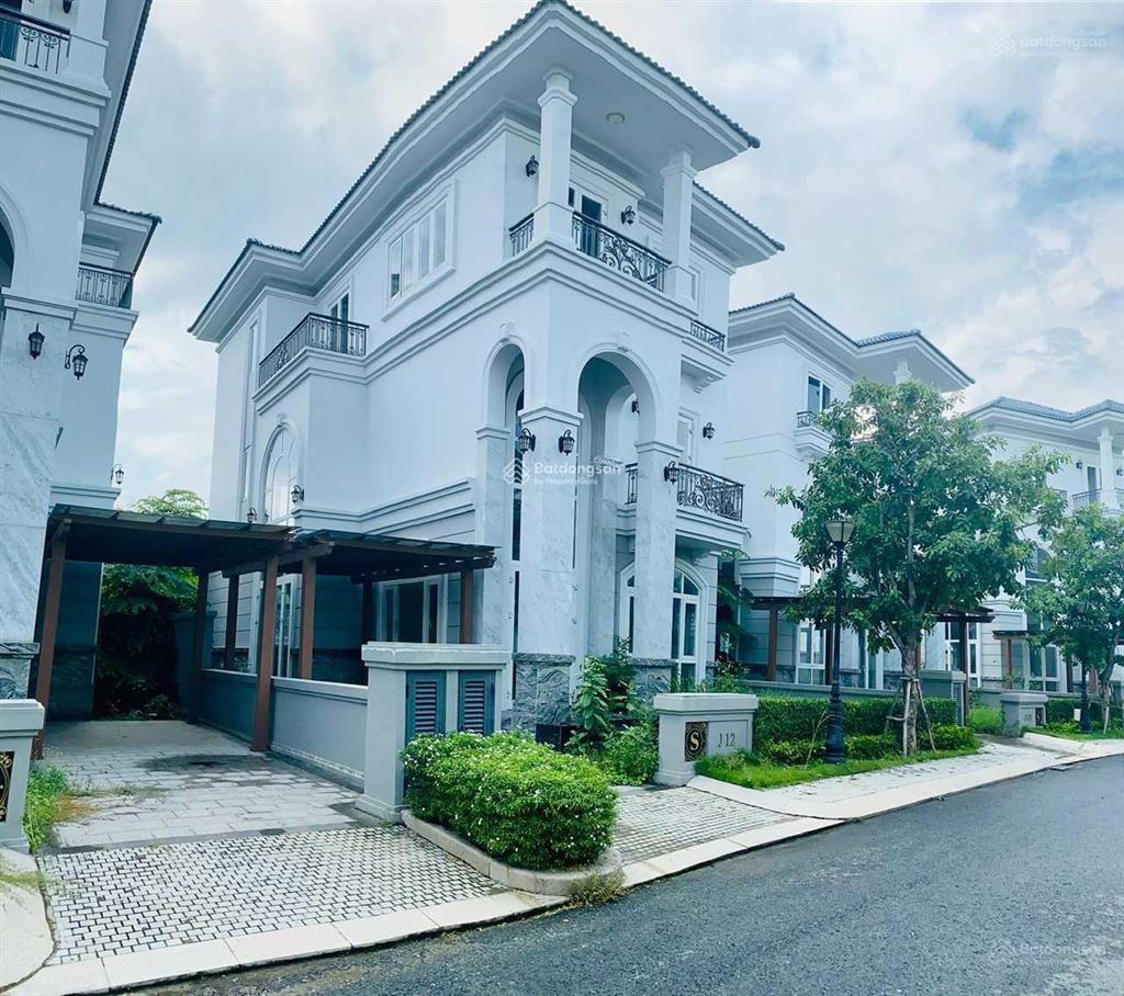 Chủ đi định cư cần bán biệt thự góc, ngay hồ bơi, vị trí cực hiếm.  0902 746 ***