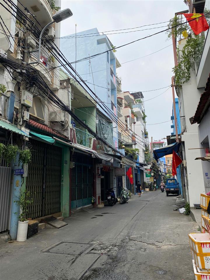 Nhà (4x10 nở hậu) đúc 2 tấm, cách mt 3/2 chỉ 40m.giá tốt 6.3 tỷ