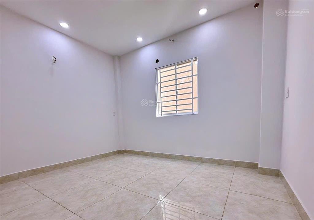 Ngay bình tiên  phạm văn chí  nhà mới đúc 3 tấm (4x10)