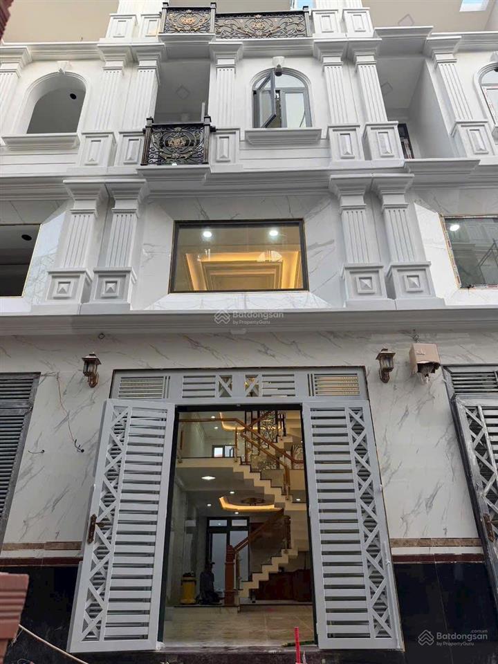 Chỉ 975tr có ngay nhà đúc 3.5 tấm cực đẹp mt đường phú định