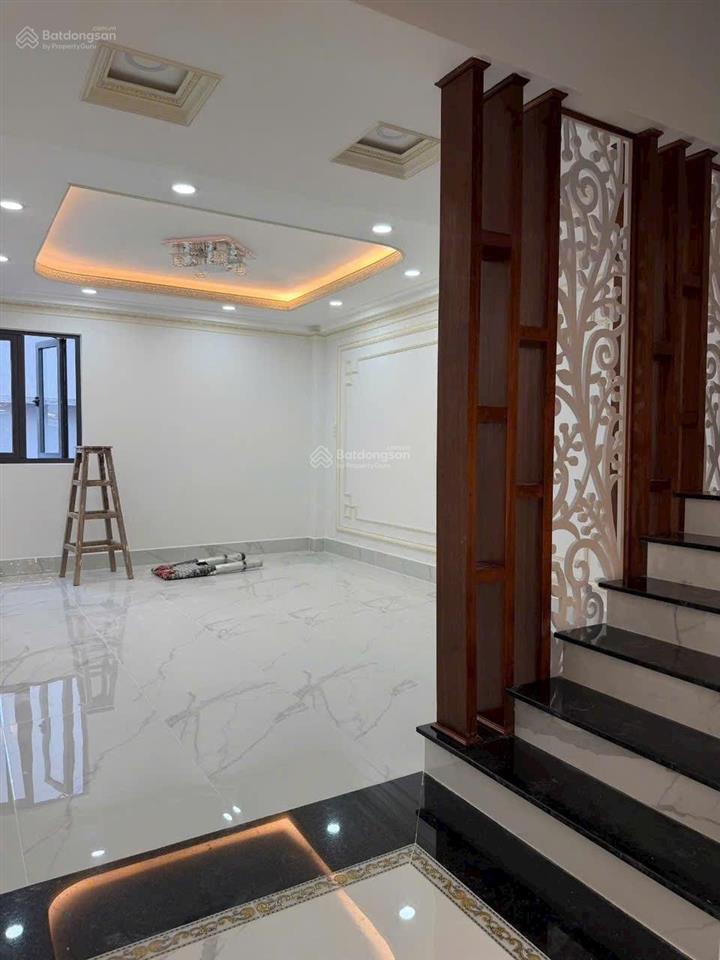 Chỉ 975tr có ngay nhà đúc 3.5 tấm cực đẹp mt đường phú định