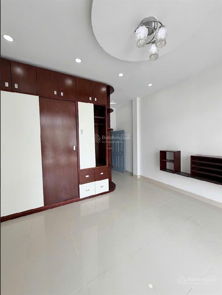 Nhà 4 tấm (4.8 x 18) mt lê công phép ngay kinh dương vương