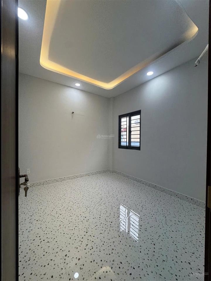 Căn góc đẹp đúc 3 tấm hxh 136 đường hậu giang