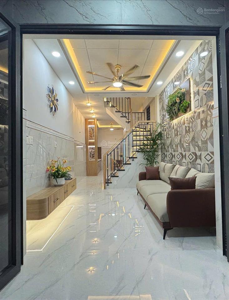 Căn góc đẹp đúc 3 tấm hxh 136 đường hậu giang