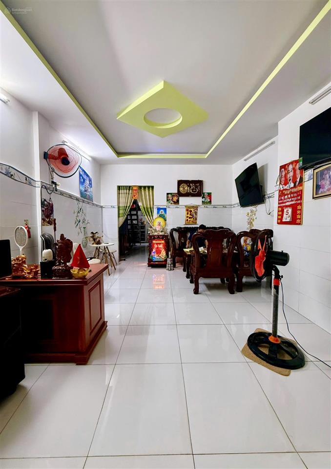 Nhà (4.3x16m) 1 lầu hxh đường bà hom ngay chợ phú lâm