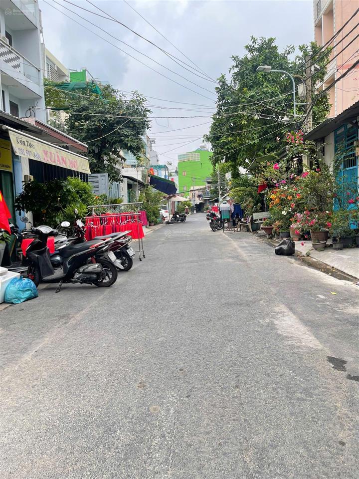7.9 tỷ  nhà đẹp 2 lầu (4x19) mt đường 8m kdc tên lửa