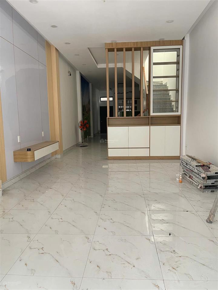 7.9 tỷ  nhà đẹp 2 lầu (4x19) mt đường 8m kdc tên lửa