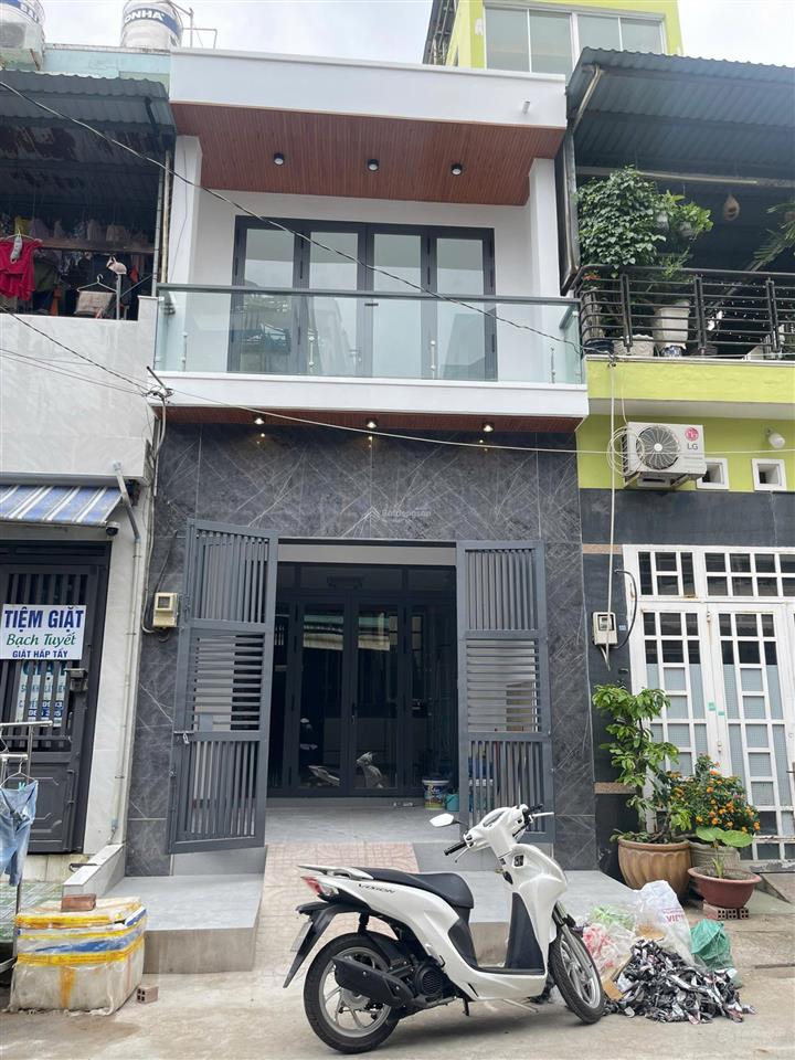 7.9 tỷ  nhà đẹp 2 lầu (4x19) mt đường 8m kdc tên lửa