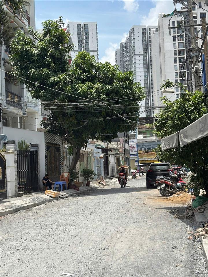 17 tỷ  giá tốt  nhà đôi (8x17) mt đường 8m khu bình phú 1