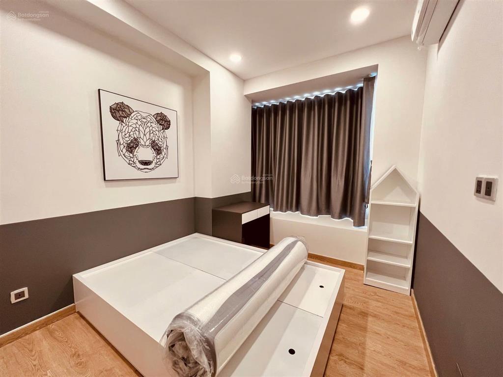 Cho thuê nhanh căn midtown m8, dt 83m2, 2pn 2wc, nhà trang bị nt cực mới, cửa ban công hướng đn