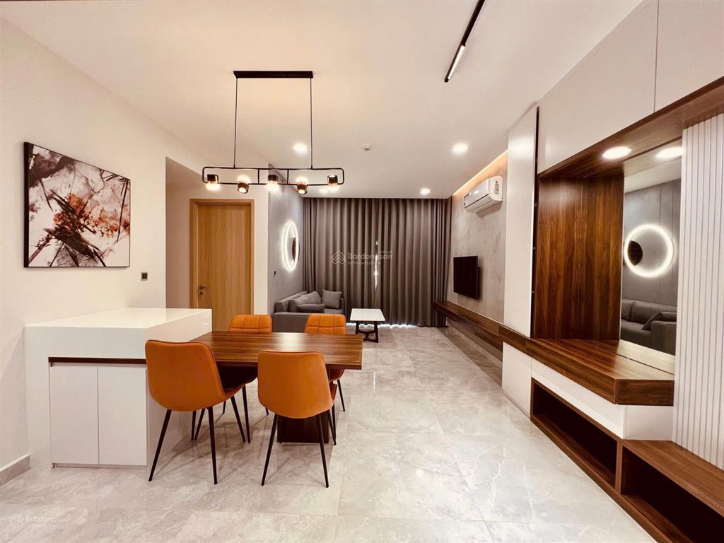 Cho thuê nhanh căn midtown m8, dt 83m2, 2pn 2wc, nhà trang bị nt cực mới, cửa ban công hướng đn