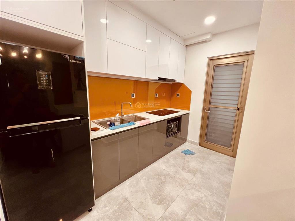 Cho thuê nhanh căn midtown m8, dt 83m2, 2pn 2wc, nhà trang bị nt cực mới, cửa ban công hướng đn