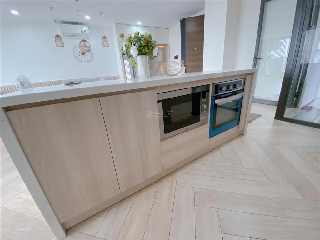 Cần cho thuê căn midtown m6 dt 116m2, thiết kế 2pn, block c, có ô xe riêng, view sông cực mát