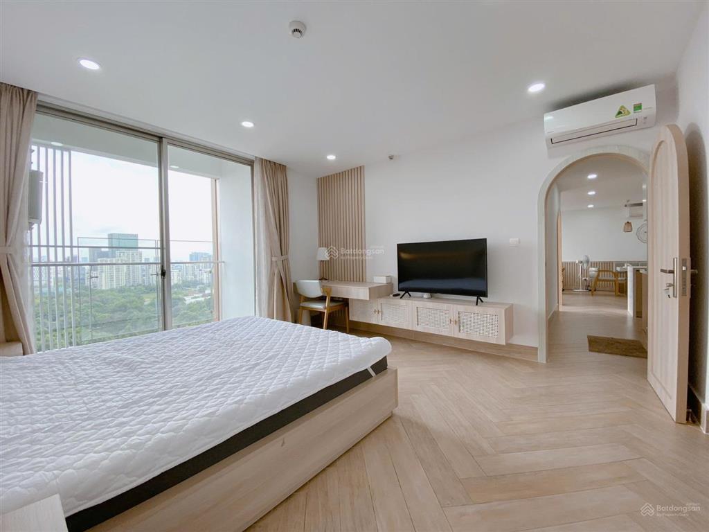 Cần cho thuê căn midtown m6 dt 116m2, thiết kế 2pn, block c, có ô xe riêng, view sông cực mát