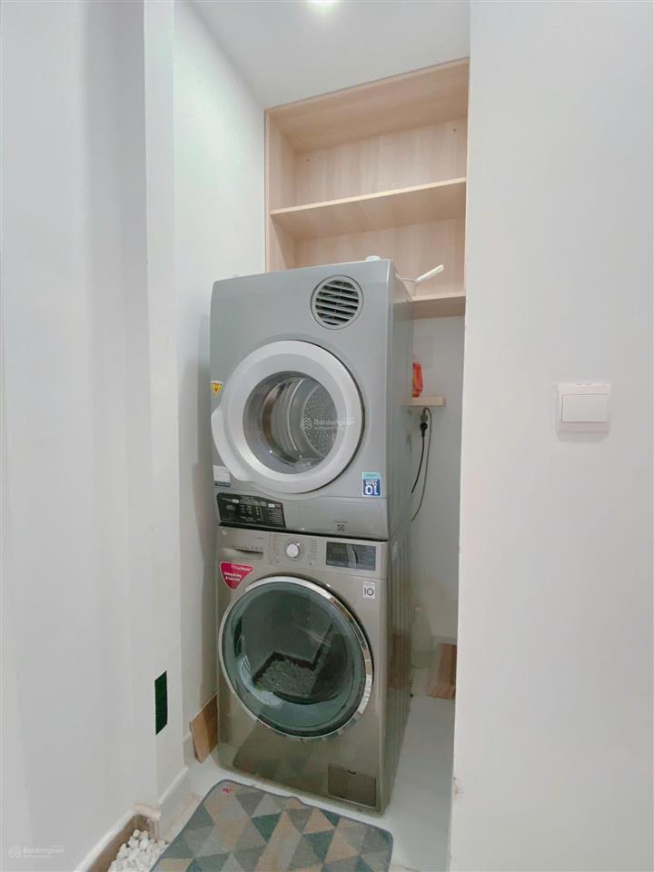 Cần cho thuê căn midtown m6 dt 116m2, thiết kế 2pn, block c, có ô xe riêng, view sông cực mát