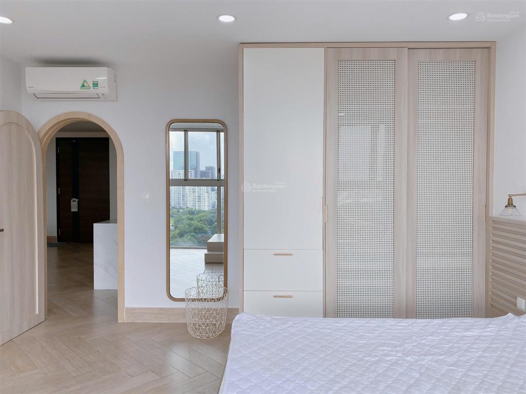 Cần cho thuê căn midtown m6 dt 116m2, thiết kế 2pn, block c, có ô xe riêng, view sông cực mát