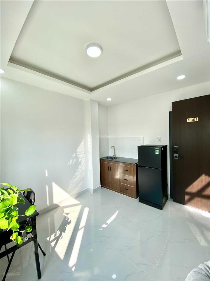 Phòng mới 100% vừa hoàn thiện. ngay chợ nguyễn xí. có thể ở ngay