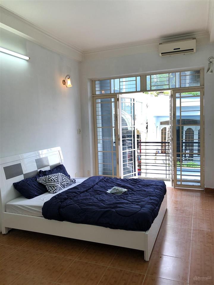 Phòng mới, đẹp, có nội thất ban công. gần ngã 4 hàng xanh. đbl