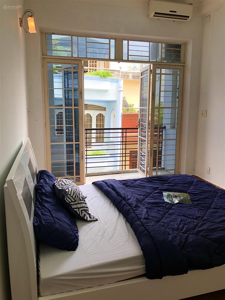 Phòng mới, đẹp, có nội thất ban công. gần ngã 4 hàng xanh. đbl