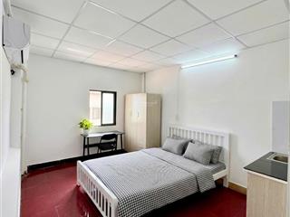 1 phòng cửa sổ đón nắng, gió thoáng mát. khu phan xích long