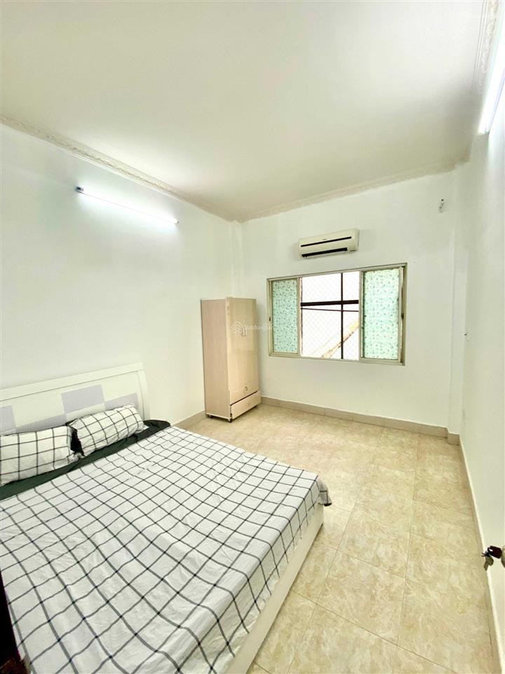 Phòng sẵn nội thất, thoáng mát. đối diện emart phan văn trị