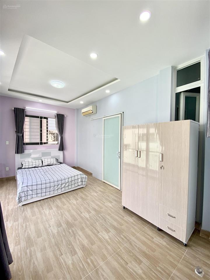Phòng cao cấp, mới, ban công. thuận tiện di chuyển các quận