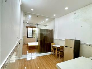 Phòng rộng rãi, tách bếp và phòng ngủ mặt tiền hoàng sa. mát mẻ