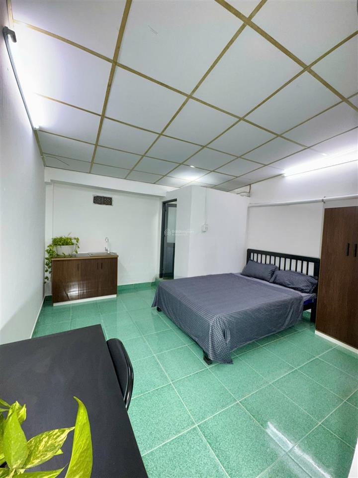 Phòng ban công, cửa sổ, sẵn nội thất. ngay ngã 3 vạn kiếp với phan xích long