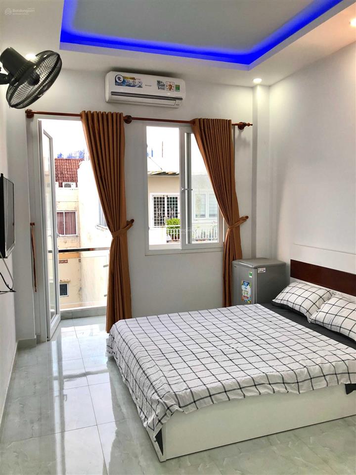 Phòng full nội thất, an ninh. mặt tiền xe hơi đến cửa. sát sân bay