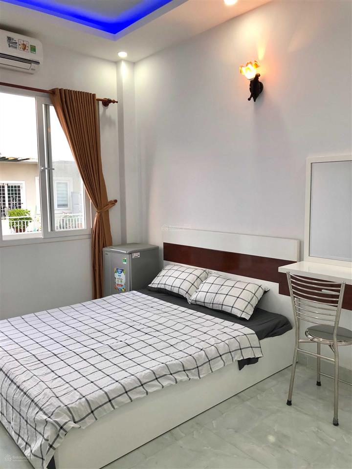 Phòng full nội thất, an ninh. mặt tiền xe hơi đến cửa. sát sân bay