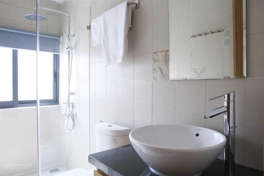 Phòng full nội thất, an ninh. mặt tiền xe hơi đến cửa. sát sân bay