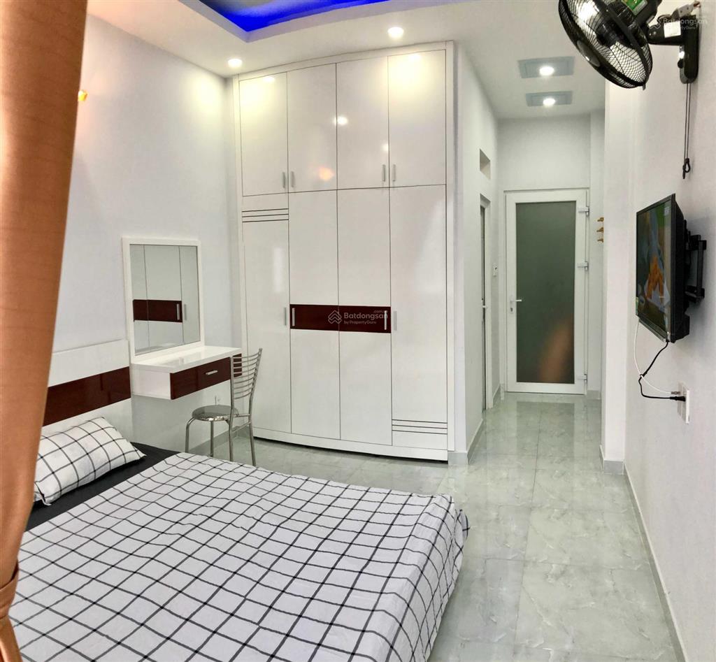 Phòng full nội thất, an ninh. mặt tiền xe hơi đến cửa. sát sân bay