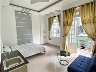Phòng mới, sẵn nội thất. sát bên siêu thị emart vs vincom phan văn trị