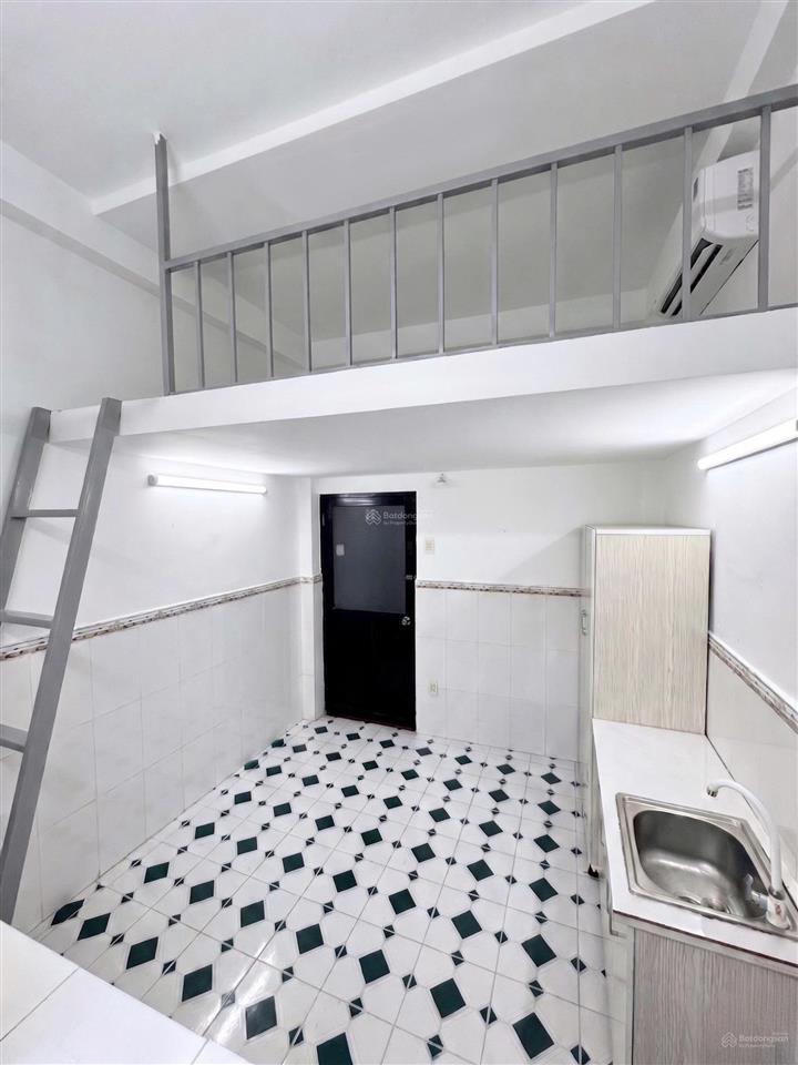 Phòng rộng rãi gác lửng, máy lạnh, bếp. gần đh công nghiệp