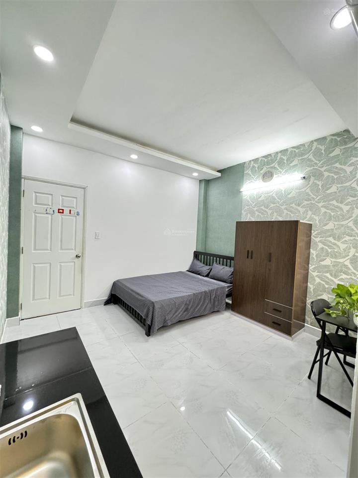 Phòng decor hiện đại. không gian thoáng mát. sát cv gia định
